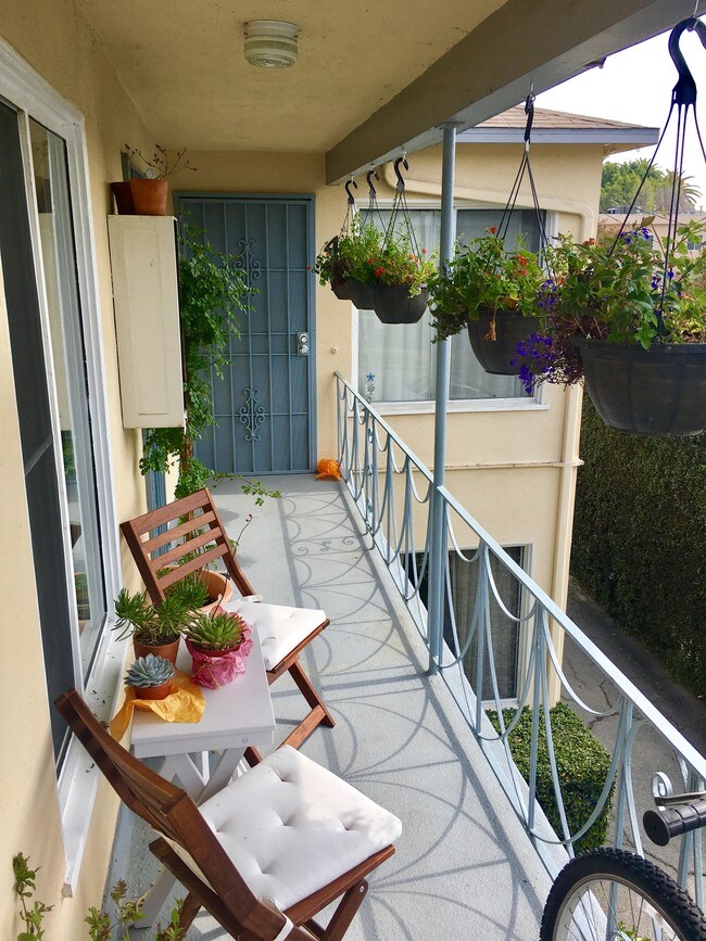 Foto del edificio - 514 N Van Ness Ave