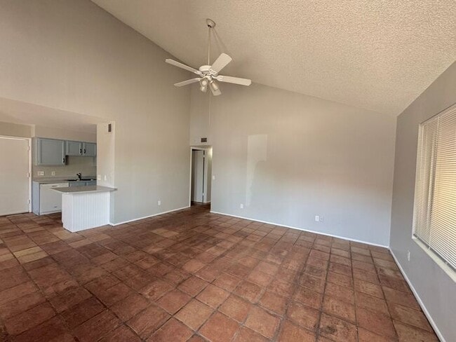 Foto del edificio - 3 BR 2BA RECENTLY- REMODLED AND GREAT LOCA...