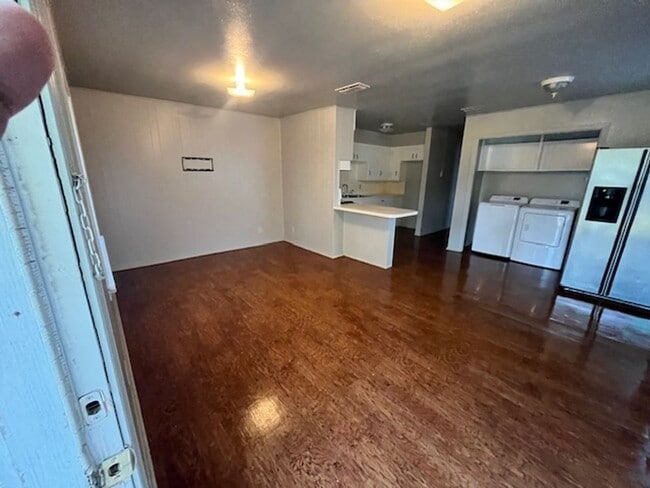 Building Photo - 616 Jeanette St