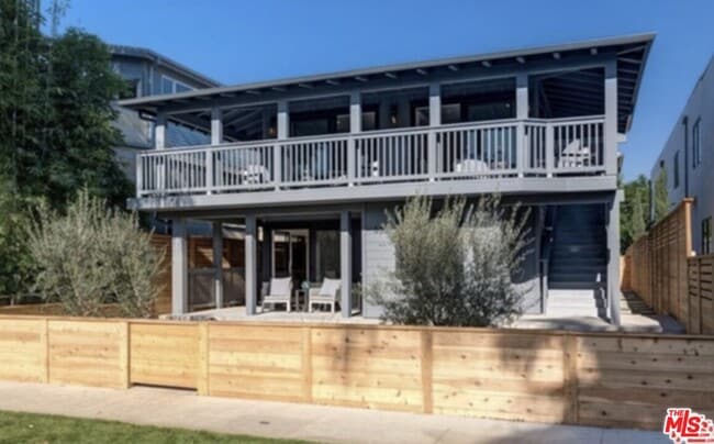 Building Photo - 635 Santa Clara Ave