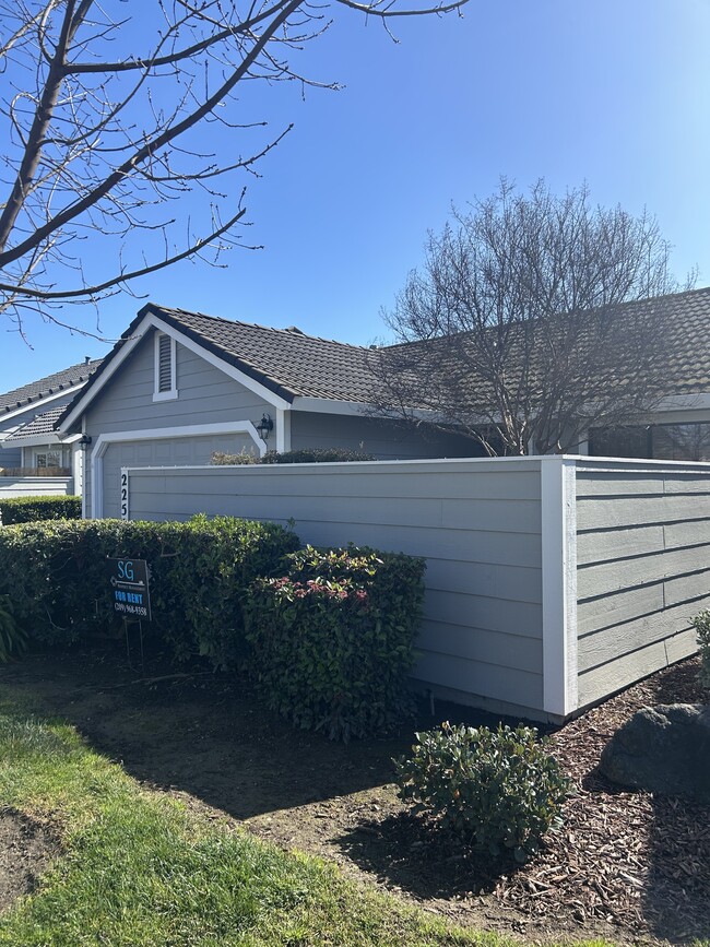 Building Photo - 2252 Southport Ln