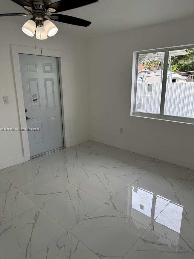 Foto del edificio - 1864 NW 34th St