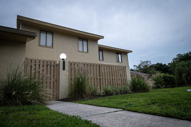 Building Photo - 9011 Pebble Creek Dr