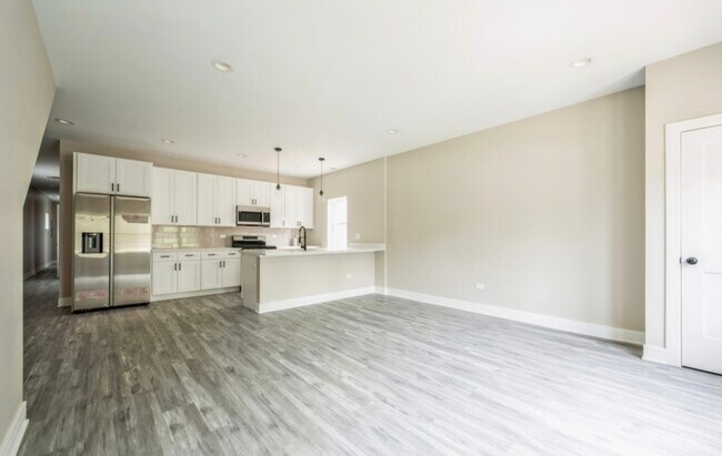 Foto del edificio - 4051 S Prairie Ave