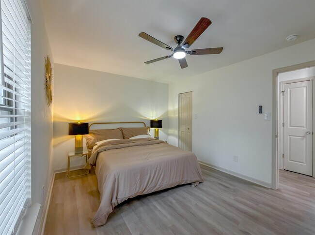 Foto del edificio - 2059 Little River Ln