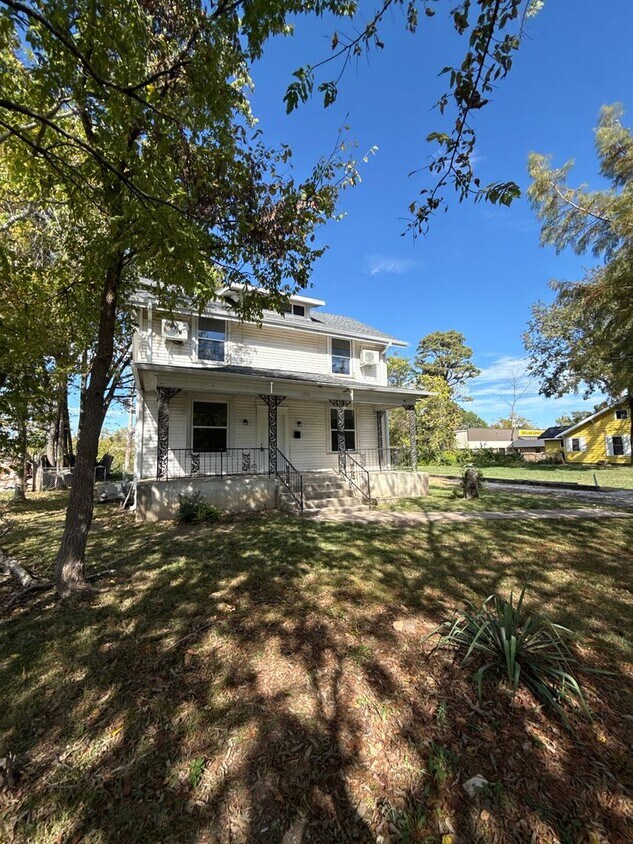 Foto principal - 3 bedroom/2 bath house