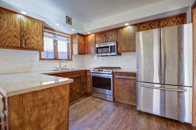 Building Photo - 5715 N Cicero Ave