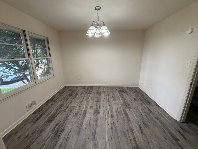 Foto del edificio - Spacious 3 Bedroom Home – East Side Athens