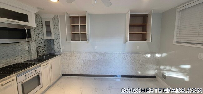 Building Photo - 235 Savin Hill Ave