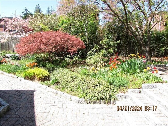 Building Photo - 173 Underhill St