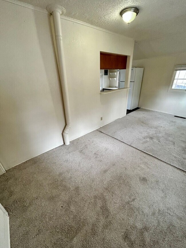Foto del edificio - Three Bedroom, One Bathroom House with Fenced Yard