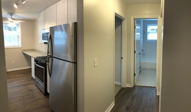 Foto del edificio - 689 Lowry Ave NE