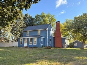 Building Photo - 2130 S Riverside Dr