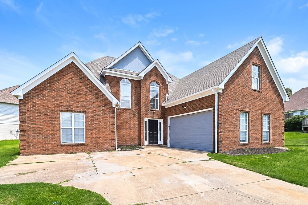 Foto principal - 5546 Lakefront Dr