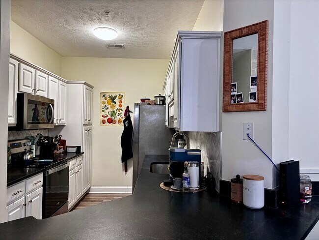 Kitchen - 111 Fountain Pointe Ln
