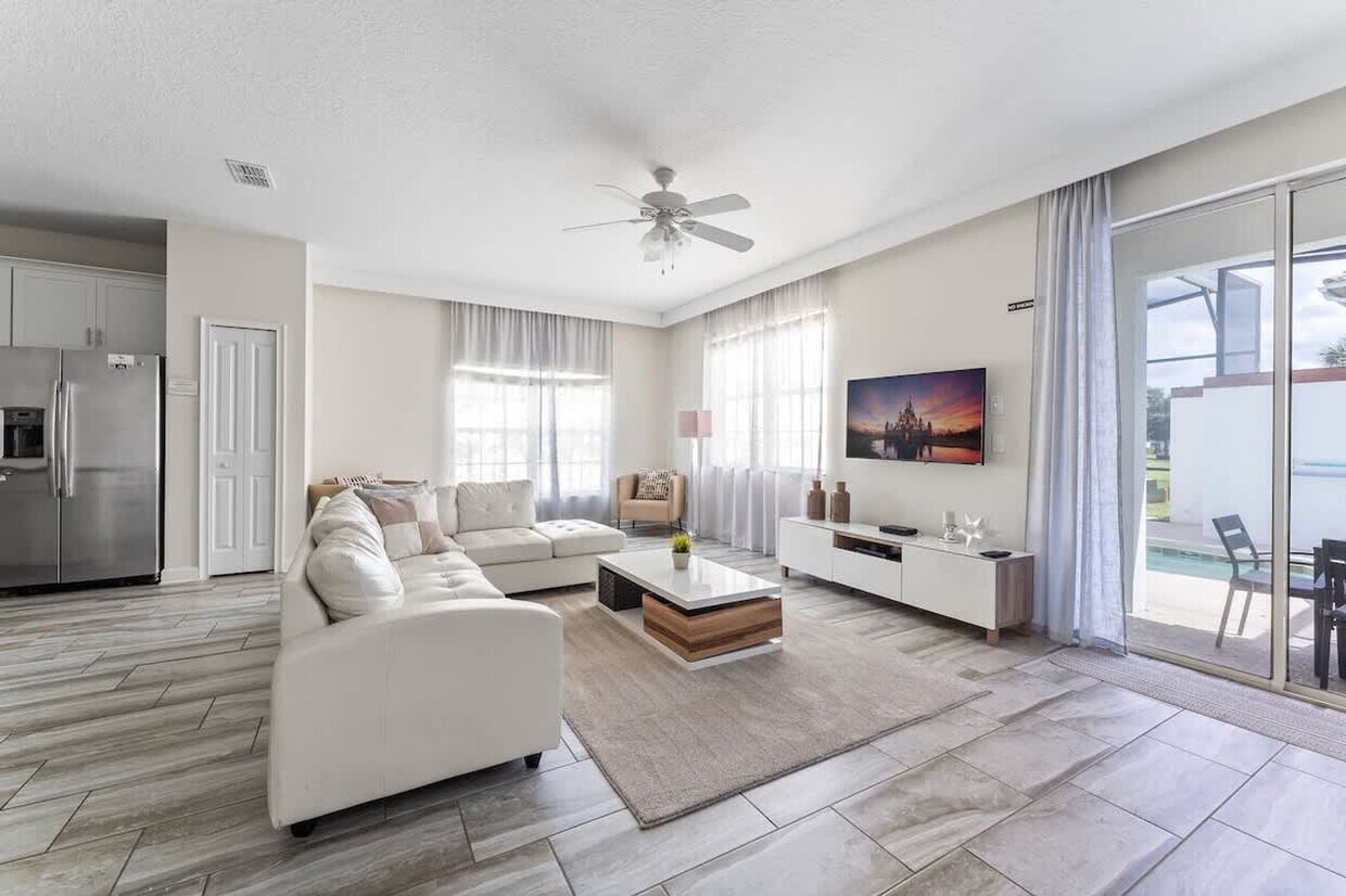 Foto principal - 4800 Crusoe St
