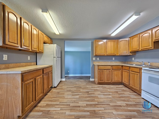 Building Photo - 3 Bedroom, 1 Bath House for rent in Lakela...