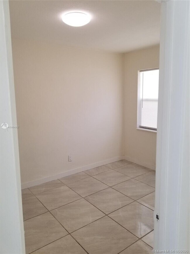 Foto del edificio - 2571 NW 13TH Ct