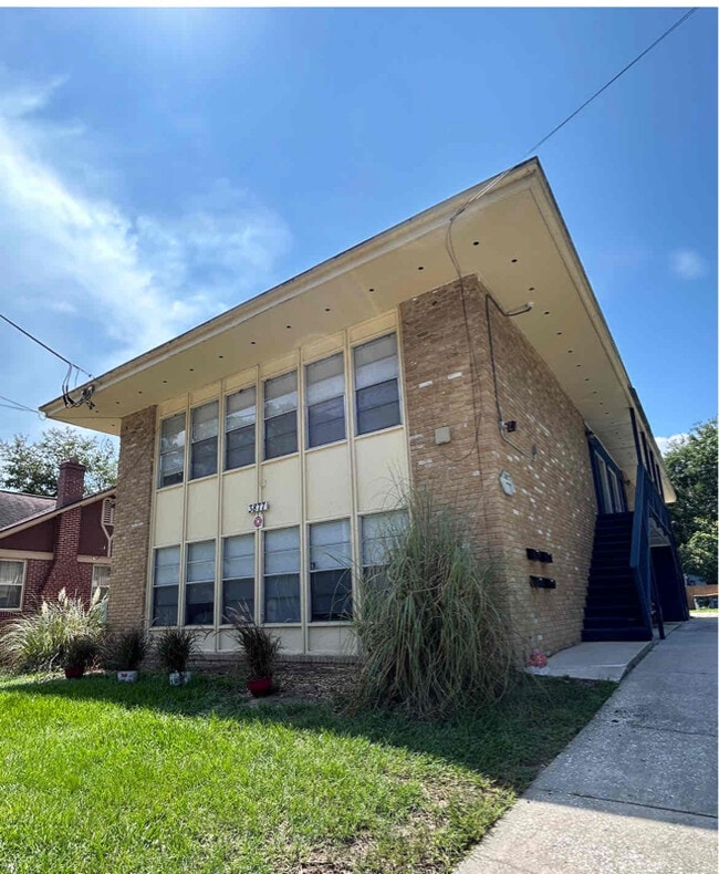 Building Photo - 3877 Herschel St