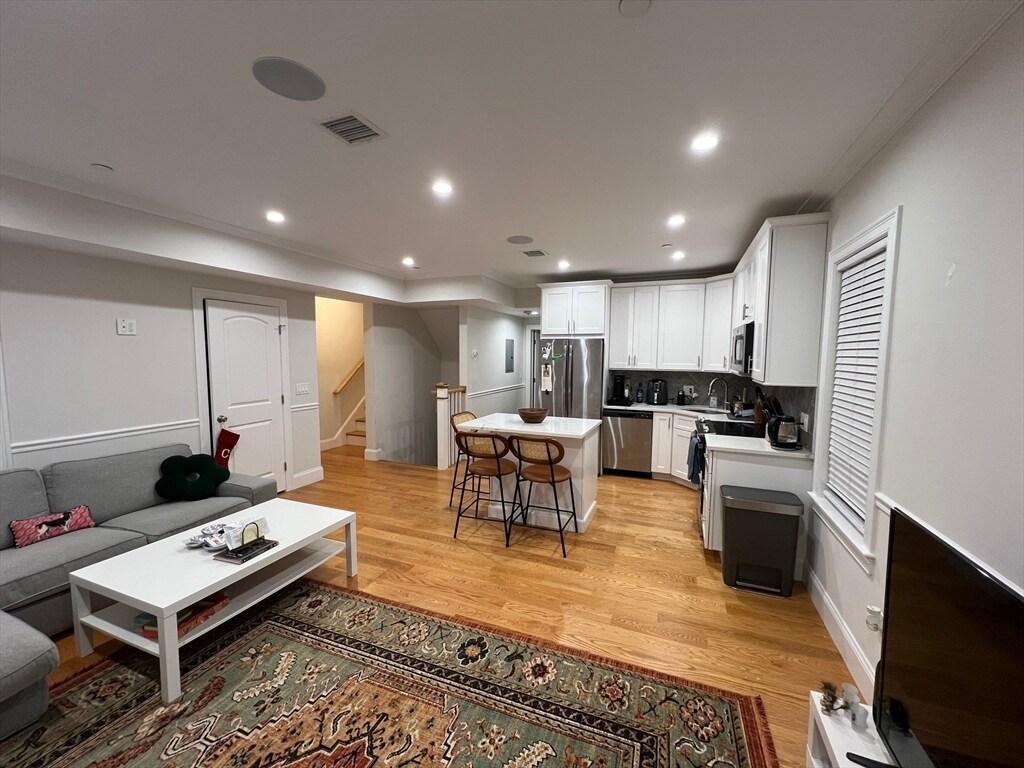 Foto principal - 276 Athens St