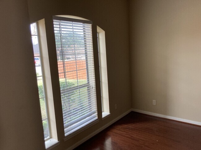 Foto del edificio - 4510 Blakes Ridge St