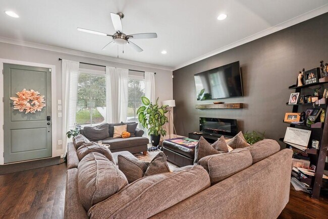 Building Photo - 144 1st Ave NW