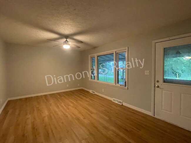 Building Photo - Great 2 Bedroom Nixa Home Available Early ...