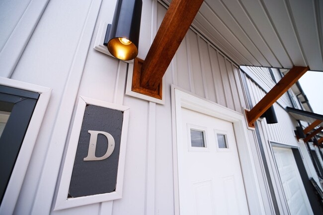 Building Photo - 220 Drayton Dr