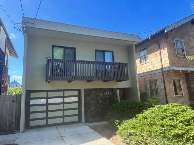 Foto del edificio - Derby Street Triplex
