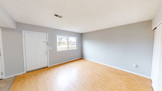 Foto del edificio - 3140 Walden Pl