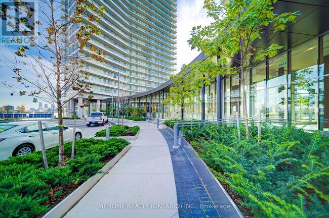 Building Photo - 117-117 McMahon Dr
