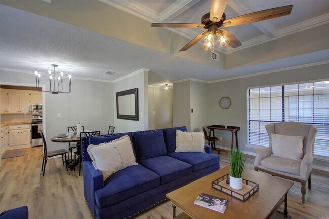 Foto del edificio - 5805 Sidney Dr