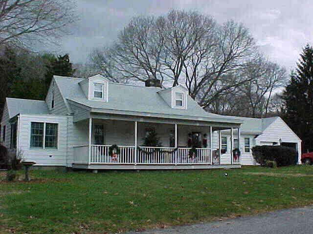 82 84 Wampanoag Cir North Kingstown Ri 02852 House For Rent In North Kingstown Ri Apartments Com