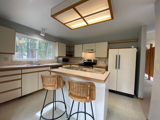 Foto del edificio - Unique View Property 3 bed, 3 bath located...