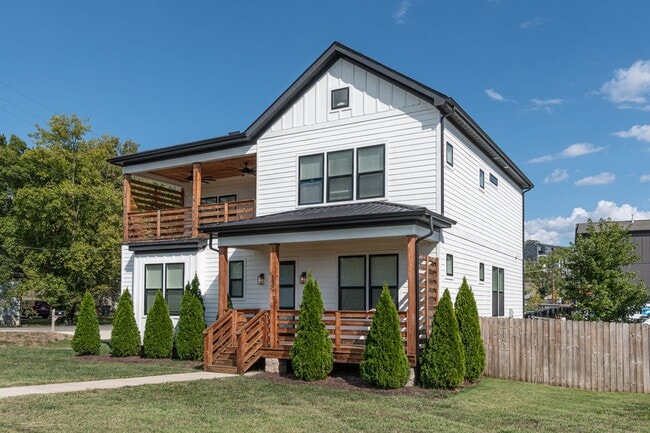 Building Photo - Modern 4-Bedroom Home with Stylish Finishe...