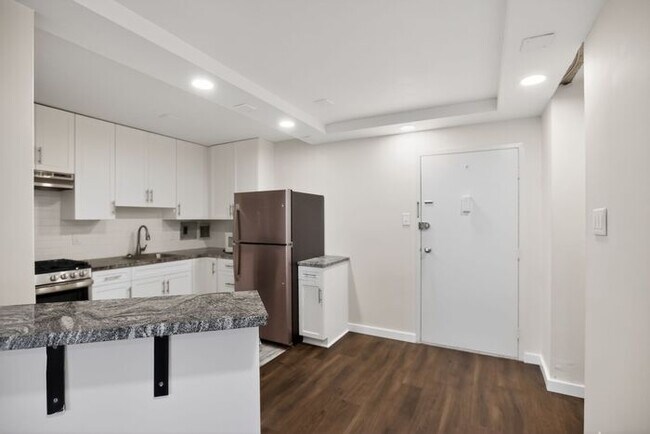 Foto del edificio - 2401 H St NW