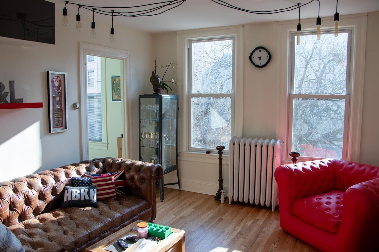 Primary Photo - 200 Park Ave
