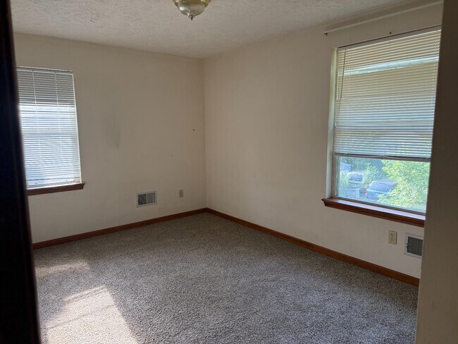 Building Photo - 528 Avon St