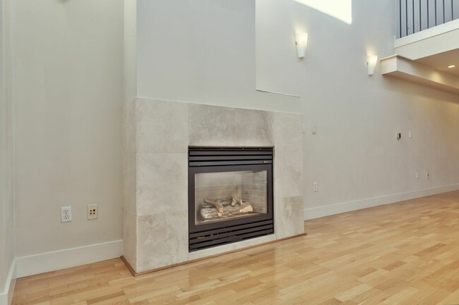 Building Photo - 630 8th St