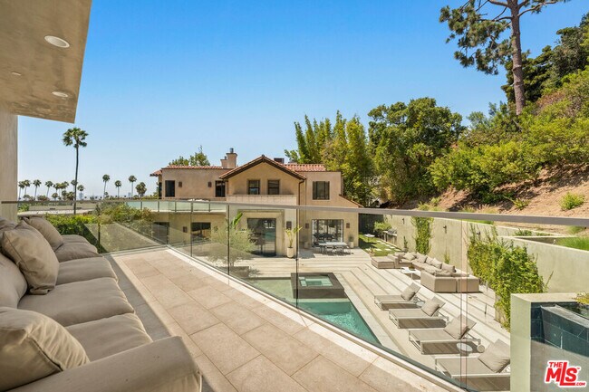 Foto del edificio - 7801 Hillside Ave