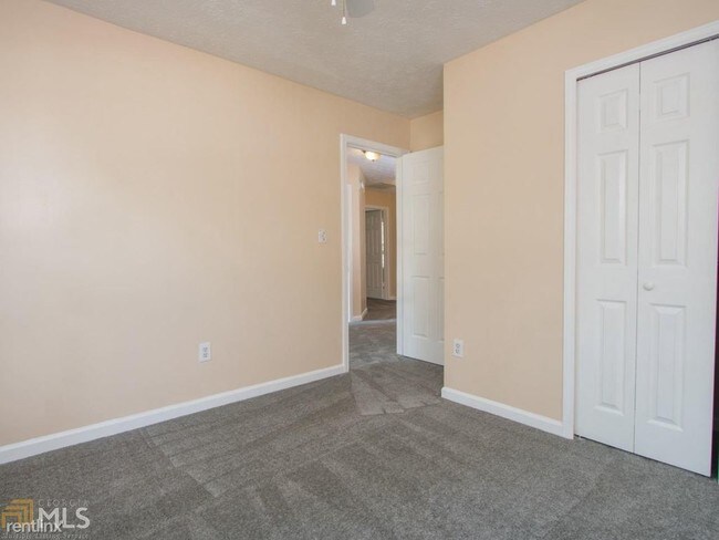 Building Photo - 405 Bramante Cir SW