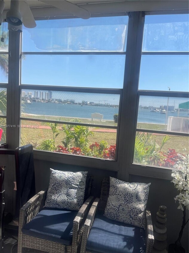 Building Photo - 2910 Point E Dr