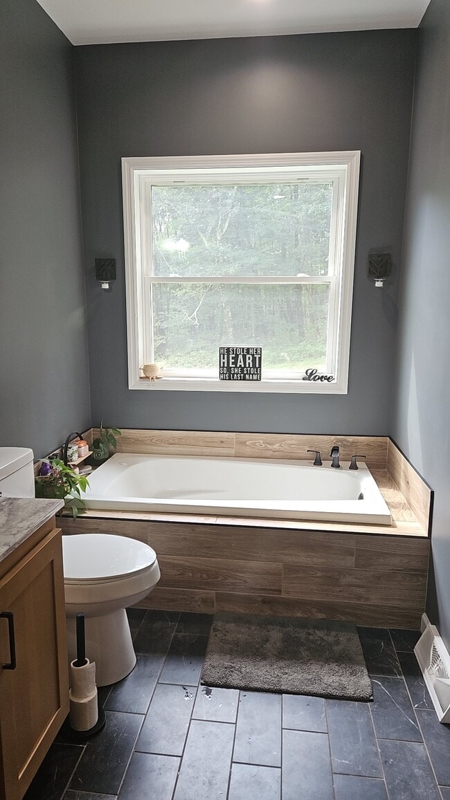 Building Photo - 207 Hawk Run