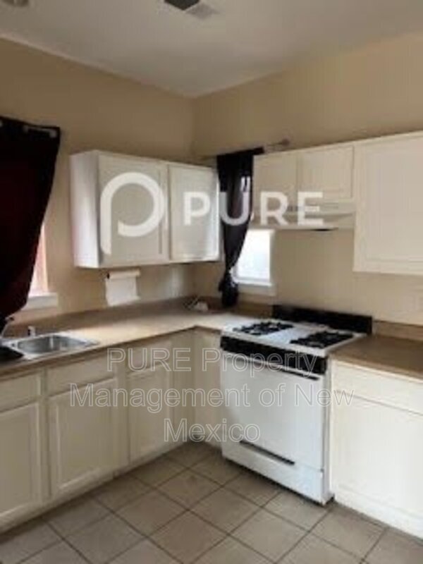 Foto del edificio - 415 Placido Martinez Ct NE