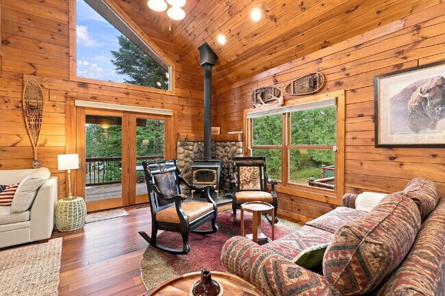 Building Photo - 3-Story, 5 bedroom, 3 bathroom in Harrison
