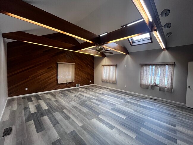 Building Photo - 409 Oak Ave