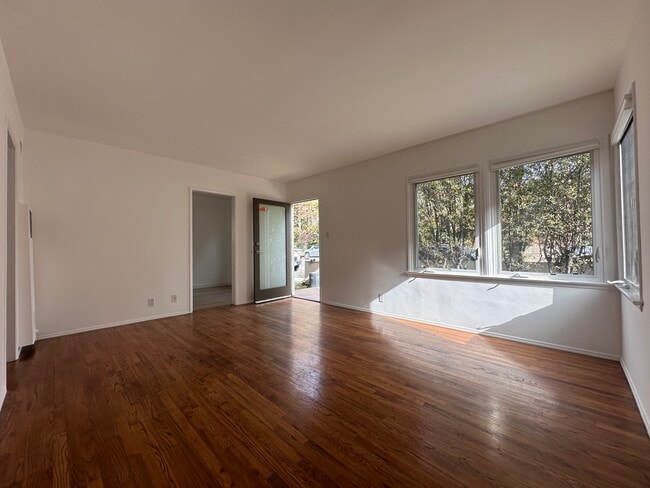 Livingroom - 215 3rd Ave