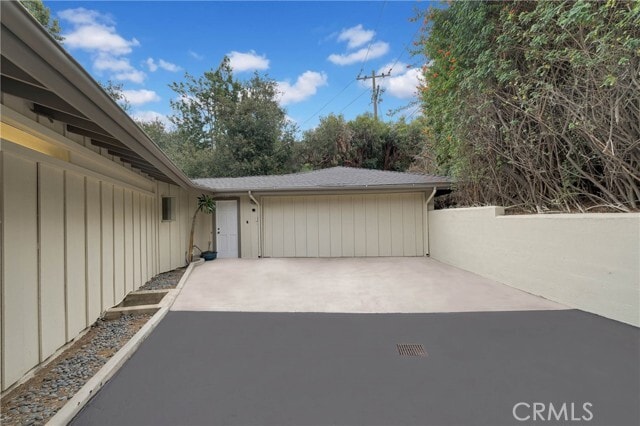 Building Photo - 859 St Katherine Dr