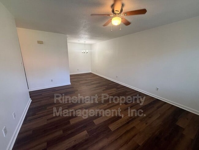 Building Photo - 1100 Chandler Dr