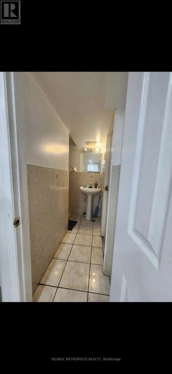 Photo du bâtiment - 3244 Lawrence Ave E